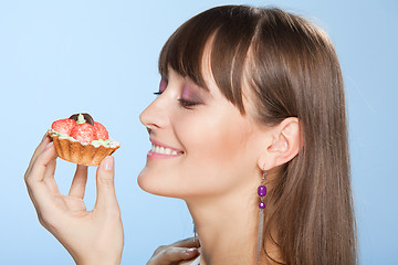 Image showing Happy woman with tart cake