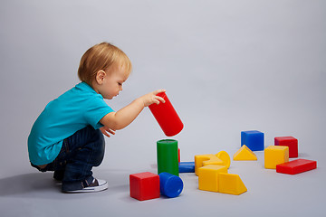 Image showing Kid playing with blocks