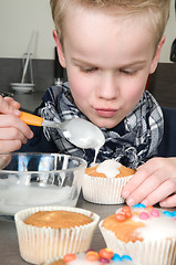 Image showing Decorating the cupcakes