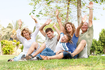 Image showing potrait of family waving hands