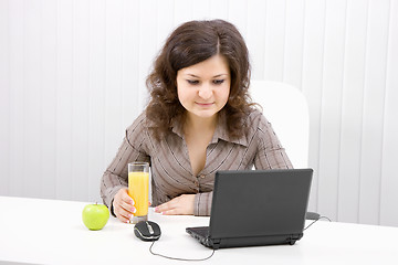 Image showing The business smiling girl with the laptop