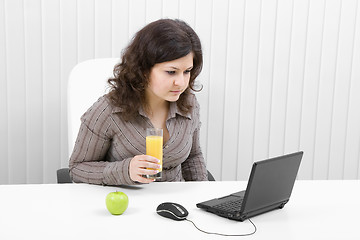Image showing The business girl with the laptop