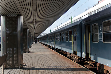 Image showing Trian arriving at old trainstation