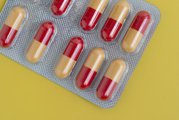 Image showing Red and yellow pills