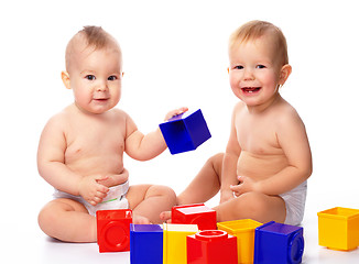 Image showing Two children play with building bricks