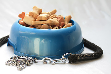 Image showing Dog bowl with dog leash