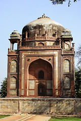 Image showing Nai-ka-Gumbad or Barber's tomb at Humayun tomb park complex.