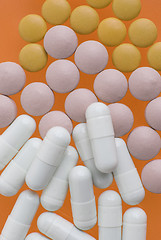 Image showing White, pink and orange pills