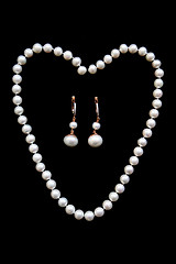 Image showing  Necklace of white pearls and golden earrings with diamonds on t