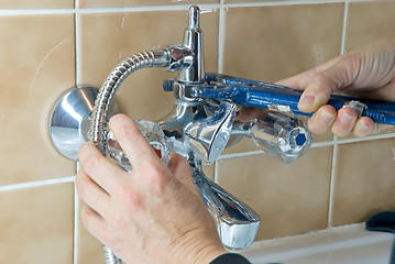 Image showing plumber tap