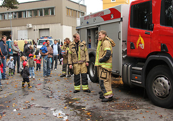 Image showing Open day at the fire brigade.