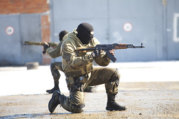 Image showing The military man with the weapon