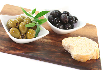 Image showing black and green olives