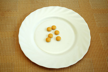 Image showing pills on the white plate