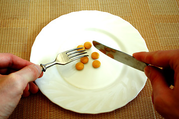 Image showing pills on the white plate