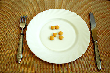 Image showing pills on the white plate