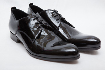 Image showing patent-leather shoes