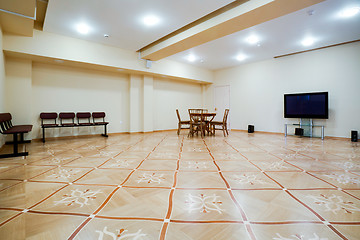 Image showing Lounge with TV, stereo and wicker furniture.