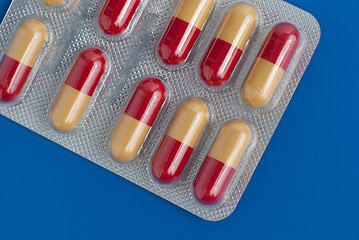 Image showing Red and yellow pills