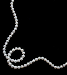 Image showing White pearls on the black velvet 