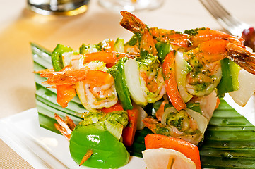 Image showing shrimps and vegetables skewers