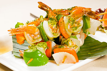 Image showing shrimps and vegetables skewers