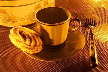 Image showing a cup of tea with zephyr on candle light