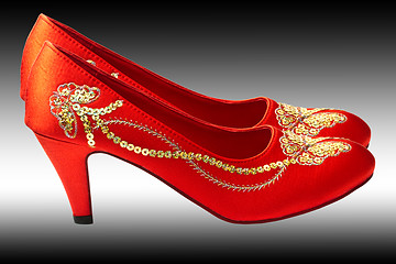 Image showing Chinese embroidered wedding shoes