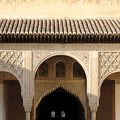 Image showing Moorish architecture inside the Nasrid Palace (Palacio Nazaries)