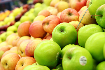 Image showing green and red apples at the farmers market 