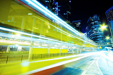 Image showing traffic through downtown 