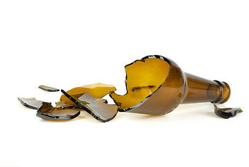 Image showing Shattered brown beer bottle