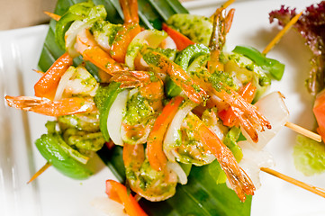 Image showing shrimps and vegetables skewers