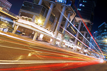 Image showing traffic through downtown 