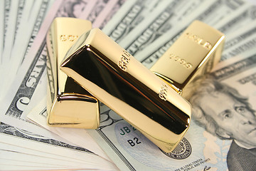 Image showing Gold bullion on dollar bills