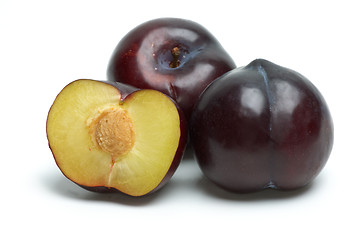 Image showing Plums (whole and half)