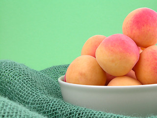 Image showing apricots