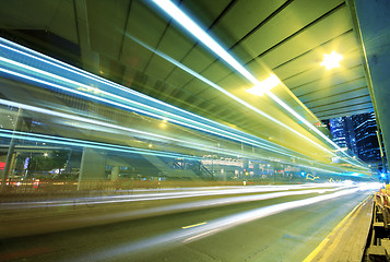 Image showing traffic through downtown 