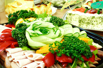 Image showing Close view of sliced vegetable and ham