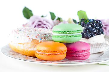 Image showing Sweets and roses on the table