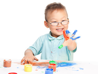 Image showing Chinese boy painting with hands