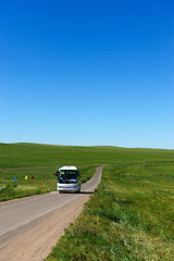 Image showing Bus in grassland