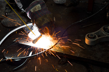Image showing Welding plates togather with sparks