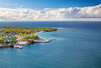 Image showing Beach of Isla Roatan in Honduras