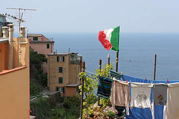 Image showing Flag upon laundry hung on to dry, Corniglia.