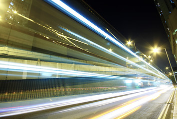 Image showing traffic through downtown 