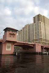 Image showing Drawbridge over the new river