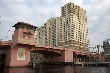 Image showing Drawbridge over the new river