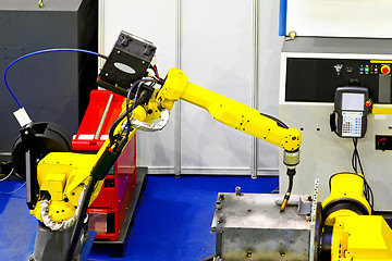 Image showing Robot welder