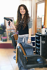 Image showing Hairstylist in hair salon